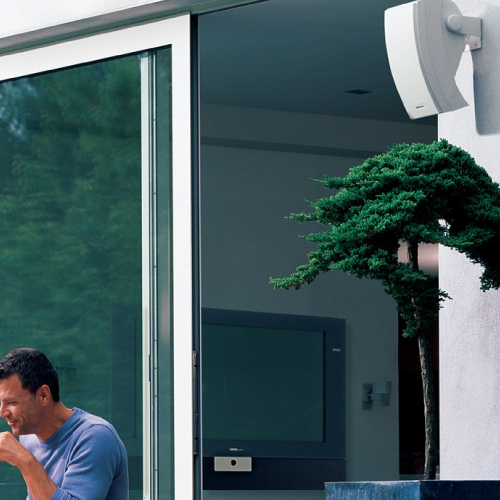 altavoces-bose-251-un-sonido-que-resiste-todo-disfruta-de-la-musica-al-aire-libre-4