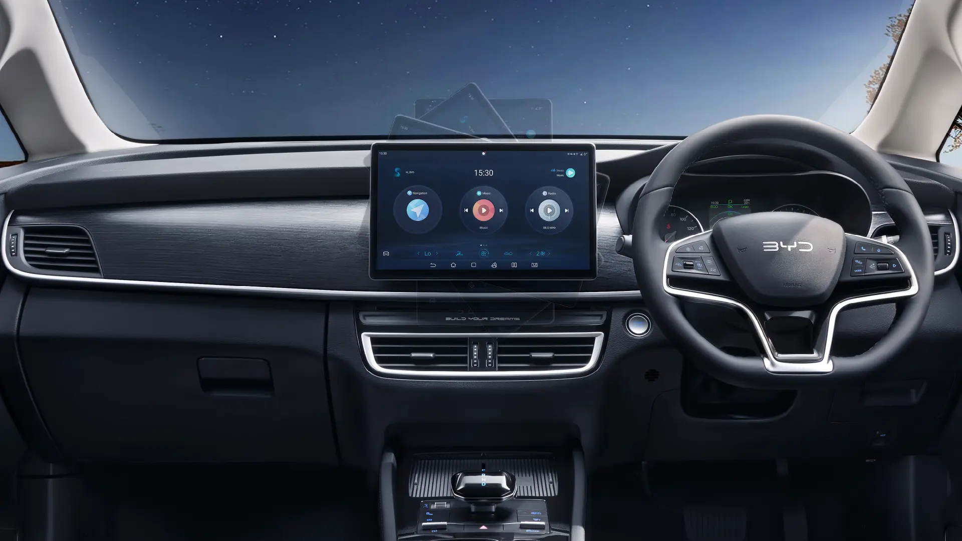 BYD eMAX 7 technology and connectivity features