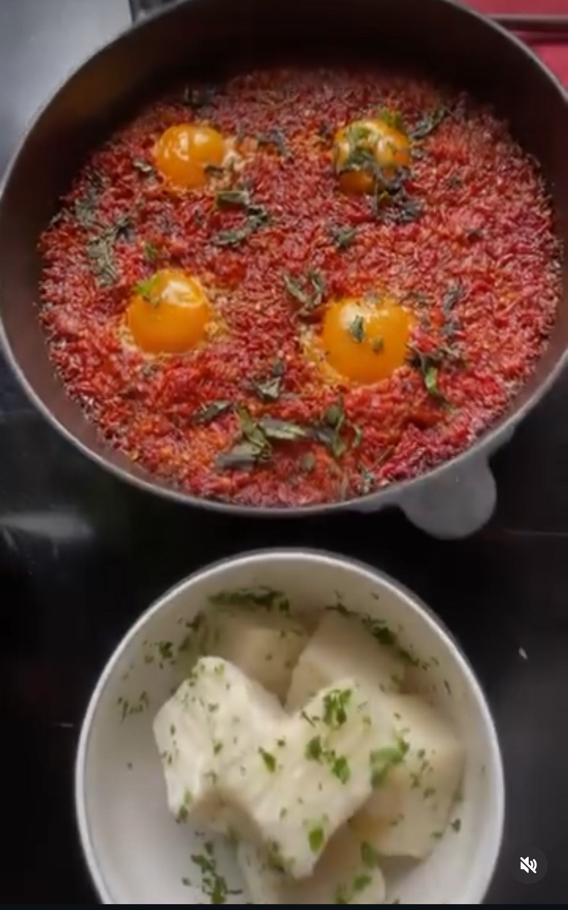 SHAKSHOUKA POACHED EGG