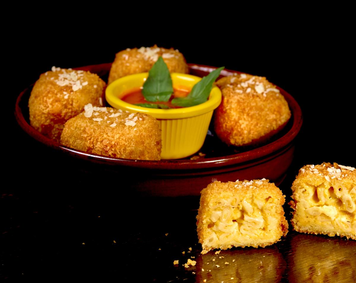 MAC AND CHEESE POPPERS