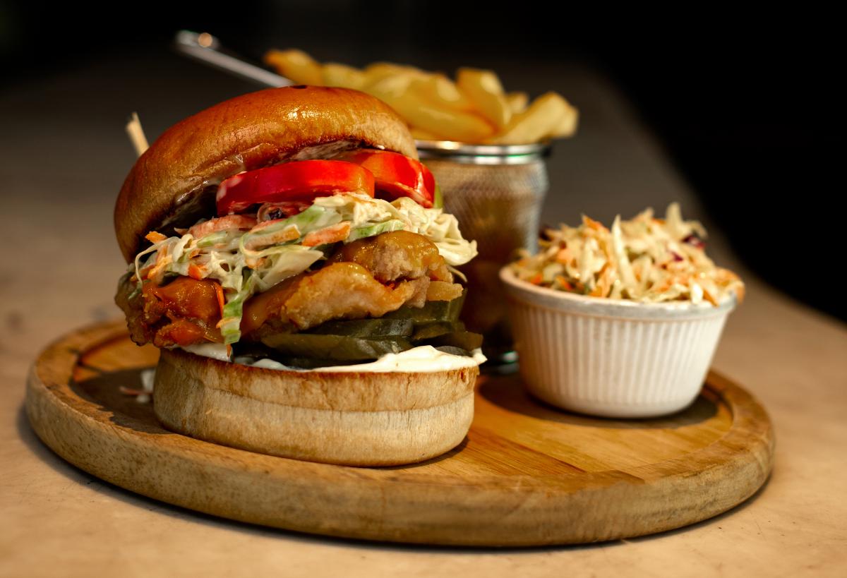 MIGHTY CHICKEN BURGER
