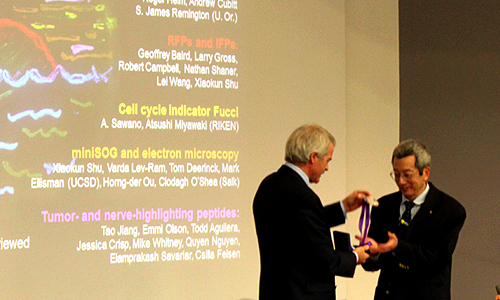 2011 UCL Prize Lecture in Clinical Science awarded to Professor Roger Y Tsien by UCL's President and Provost, Professor Malcolm Grant. (Photo: H. Boland 2011) UCL's President and Provost, Professor Malcolm Grant giving UCL prize lecture