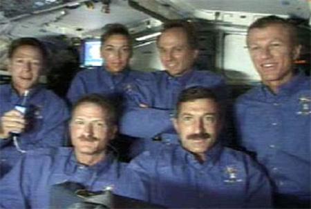 Mysterious debris delays shuttle landing
