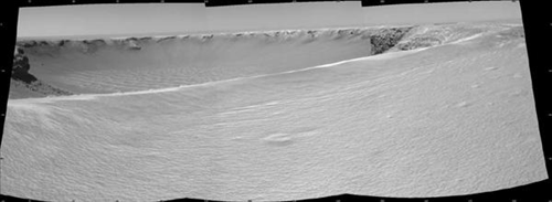 Mars rover reaches mouth of gaping crater