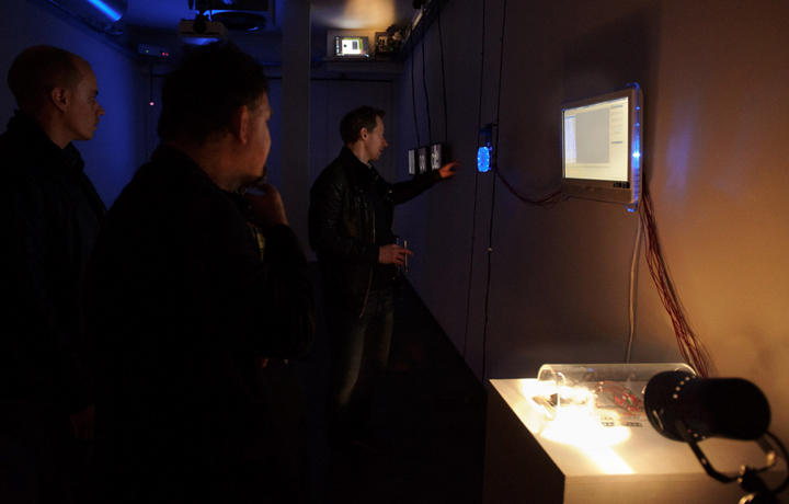 Living Mirror (2013), Age of Wonder, Natlab Eindhoven. Photo by Sas Schilten.