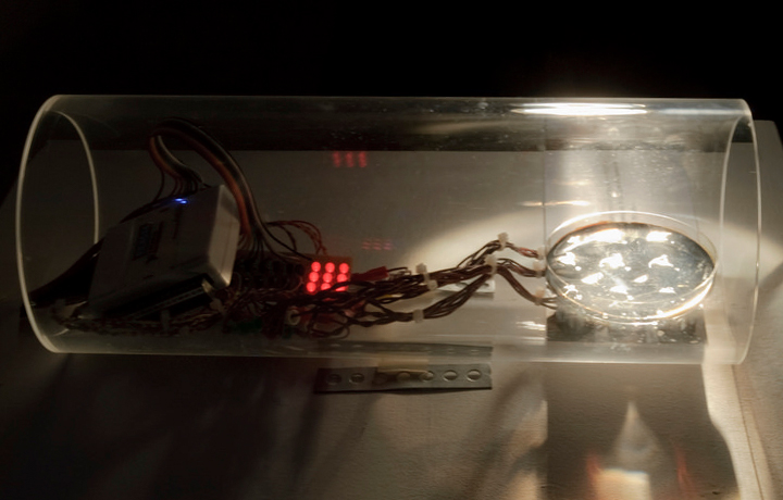 Living Mirror (2013), Age of Wonder, Natlab Eindhoven. Photo by Sas Schilten.