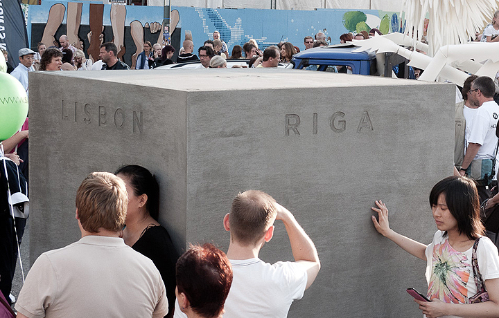 ben dromney, mina arko and jari suominen, 'citybeat', 2011, helsinki, finland (photo: till boverman)