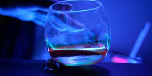 The UV light shows what&nbsp;happens as the chlorophyll reacts with light. Excited electrons are pushed away from its gr