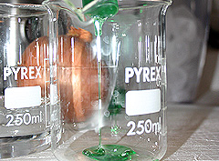 &copy; c-lab 2004, add washing liquid to beaker