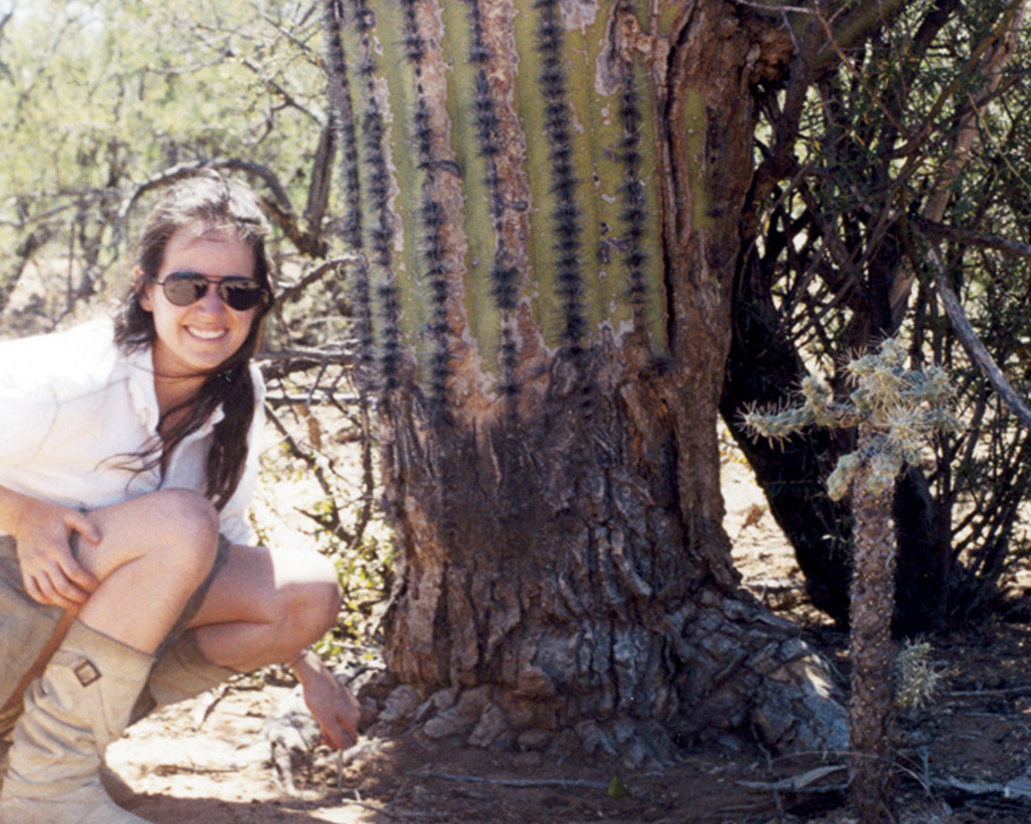 Laura Cinti with transplanted transgenic cactus, Desierto de Sonora, Estado Libre y Soberano de Sonora, México, 2004 © C