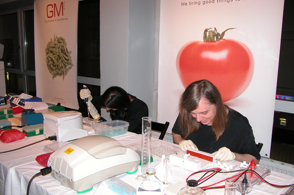 Free Range Grain 2003-04. CAE, Beatriz da Costa, and Shyh-shiun Shyu. 