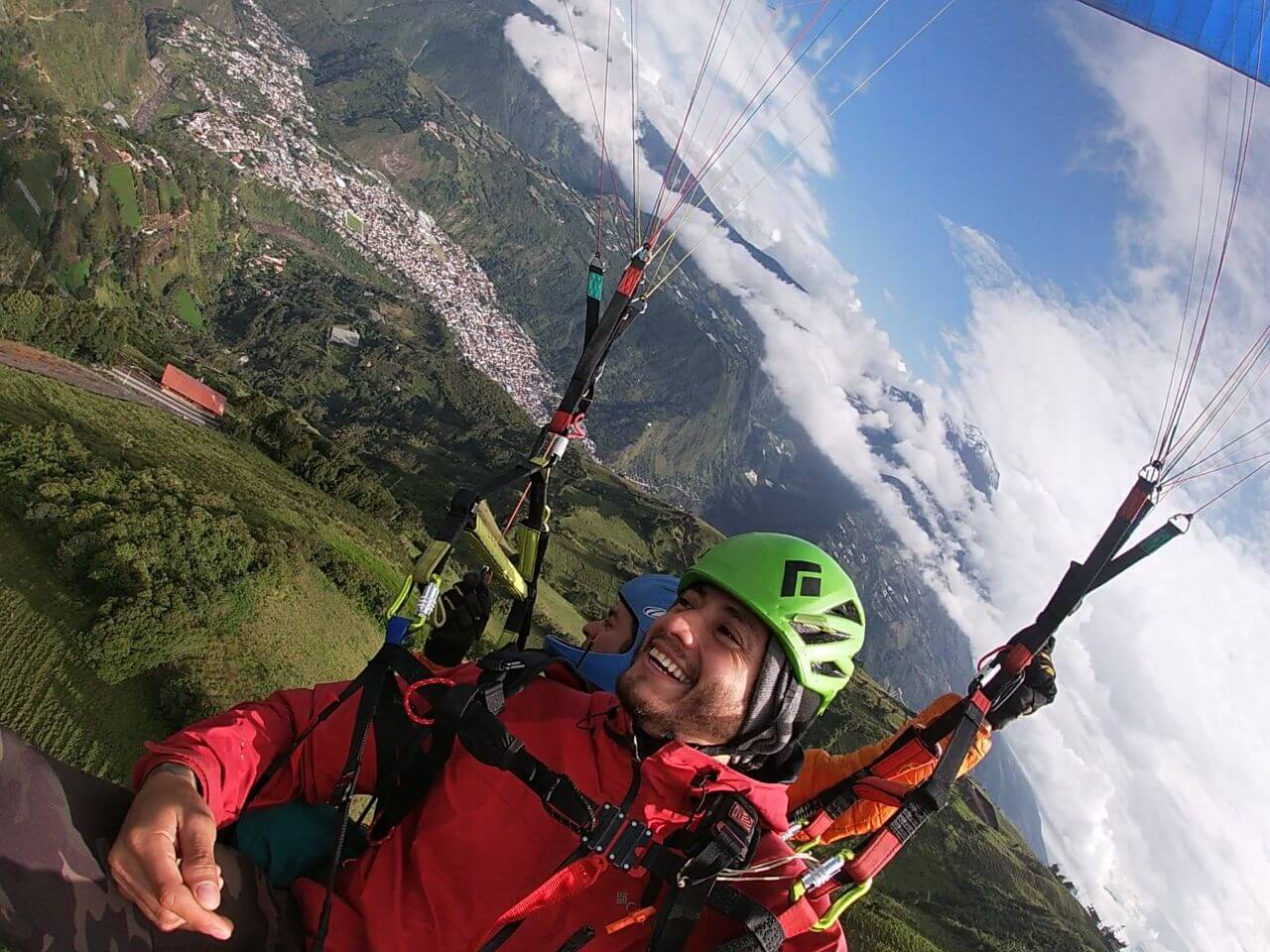 turista en paraglading