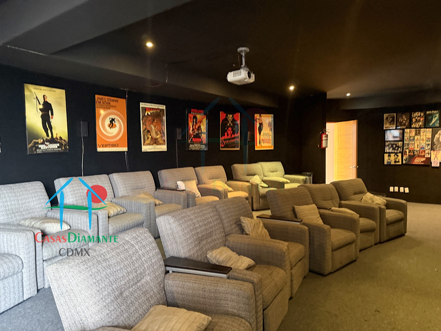 Condominio Las Palmeras - Cine 9