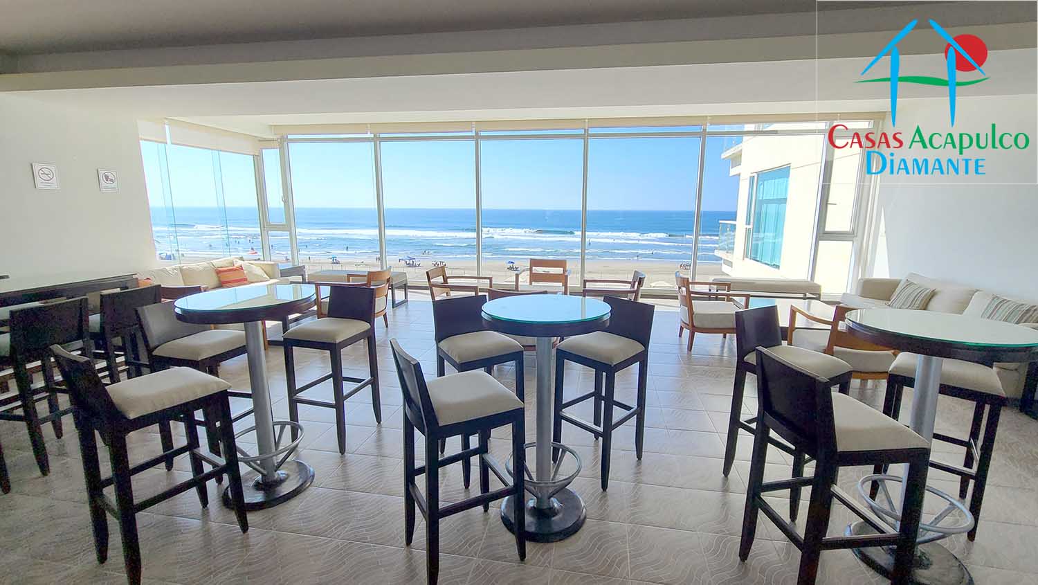 Ocean Front - Salón de juegos 1