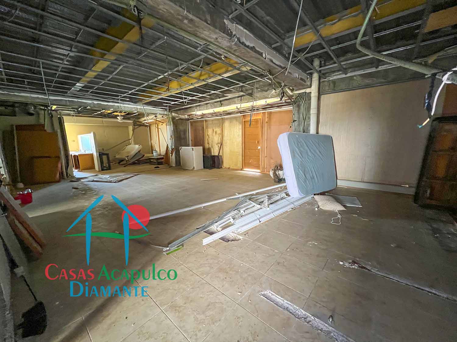 Galápagos 1001 - Estancia después de Otis 1