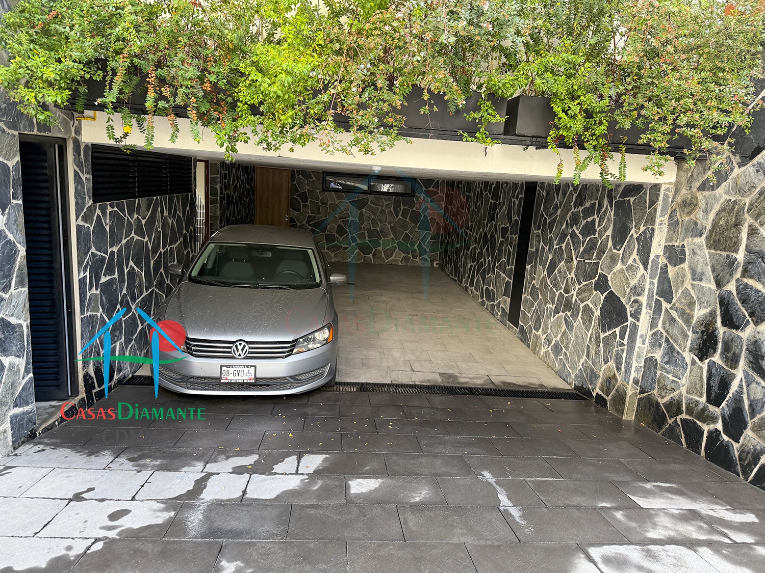 Las Águilas Verdun Casa E - Estacionamiento 1
