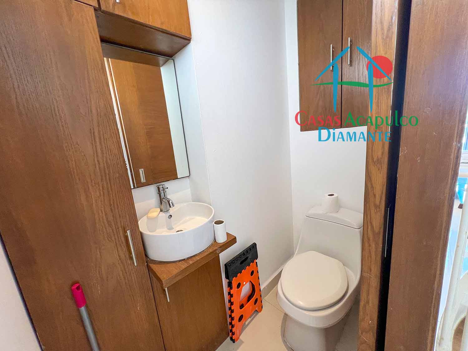 Aura D 102 - Baño de visitas 1