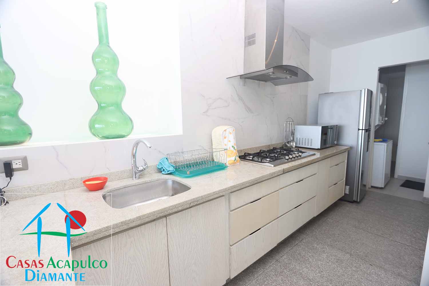 Ocean Front 605 - Cocina 2