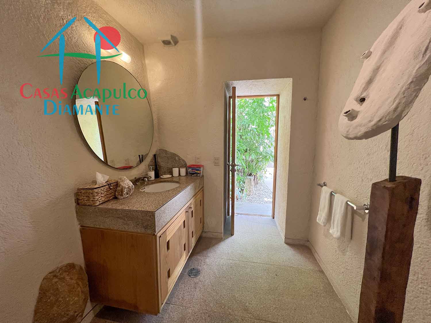Casa Luna - Baño de visitas 2