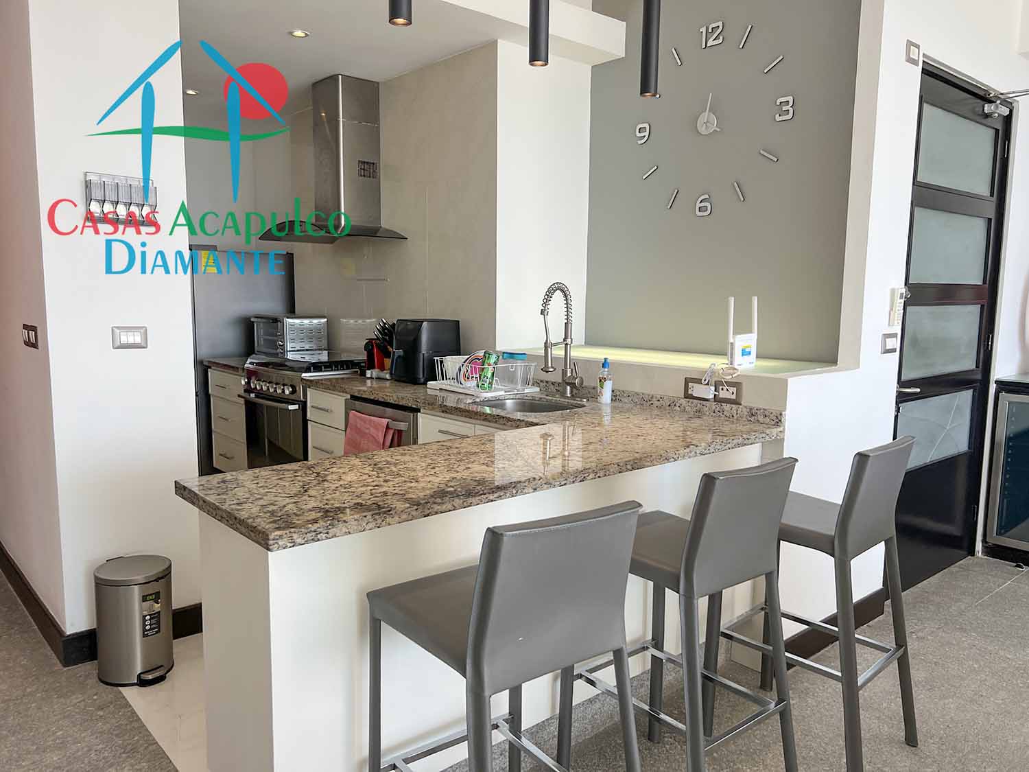 Ocean Front 108 - Cocina 2