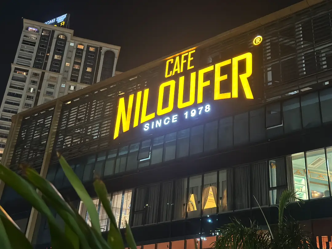 Chasing the Ultimate Irani Chai Vibe: My Late-Night Experience at Cafe Niloufer, HITEC City