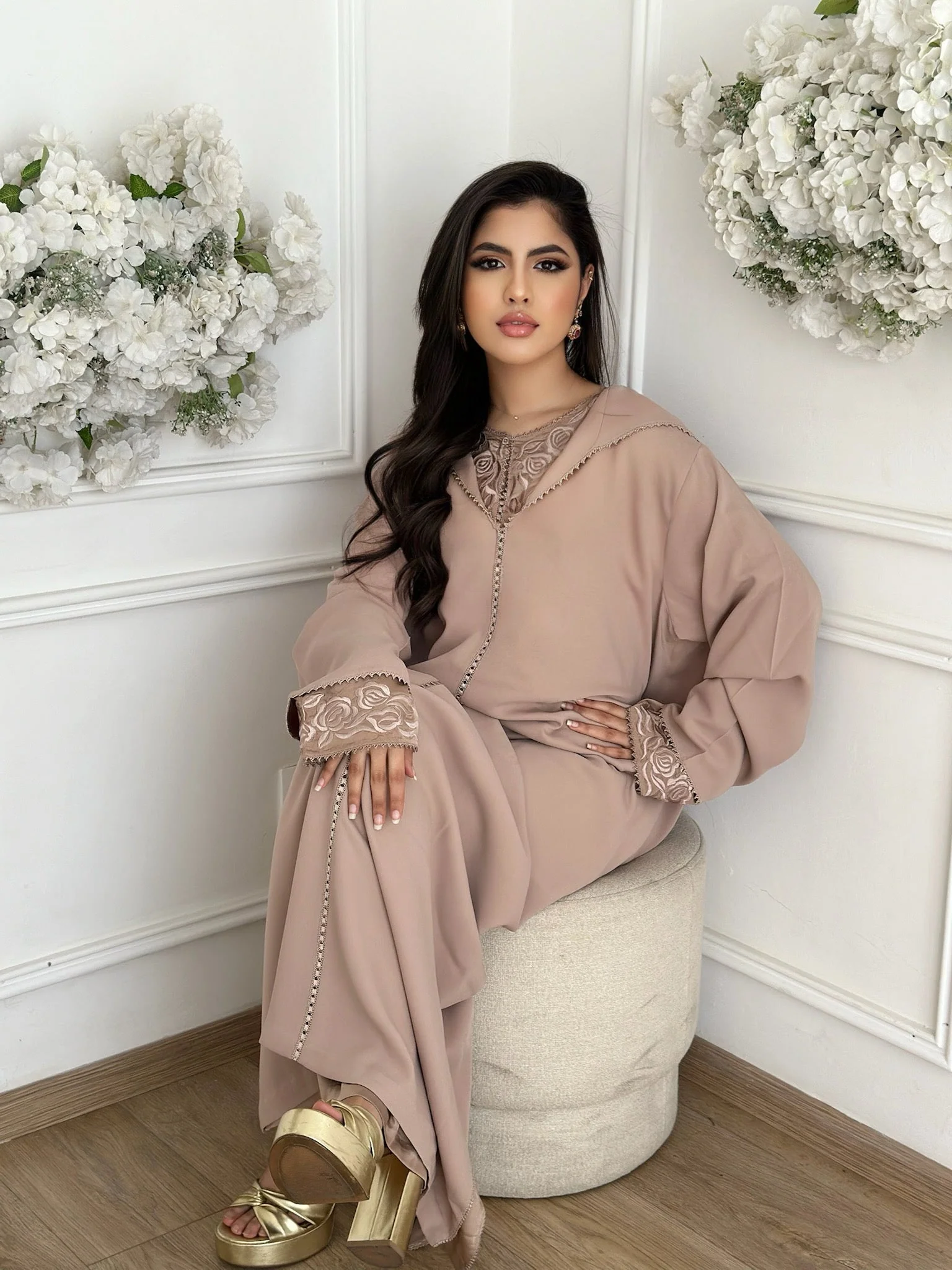 https://firebasestorage.googleapis.com/v0/b/caftan-bb3b5.appspot.com/o/Jellaba-Yasmine.png?alt=media&token=9ca0c9a9-fa0a-4e3a-9262-ec64d414e688
