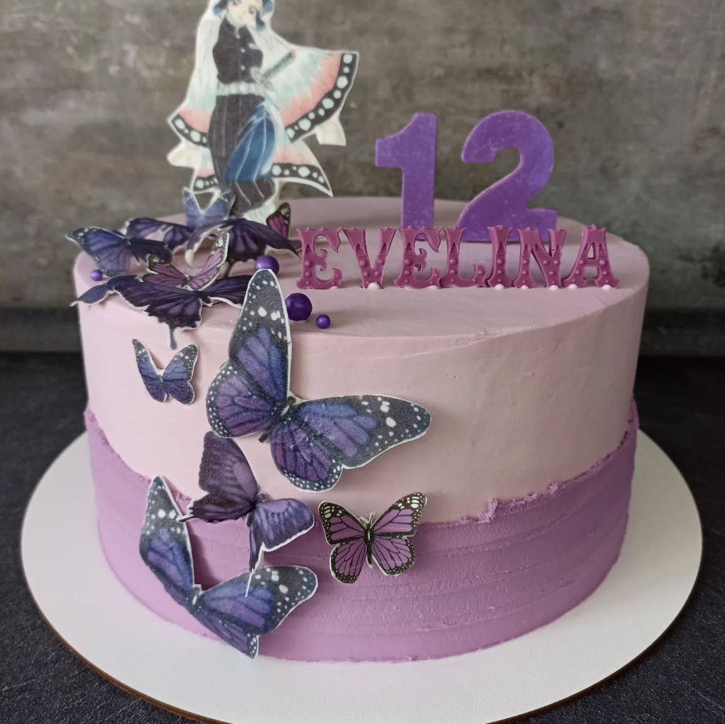 Tort Aniversar Anime cu Fluturi și Nume