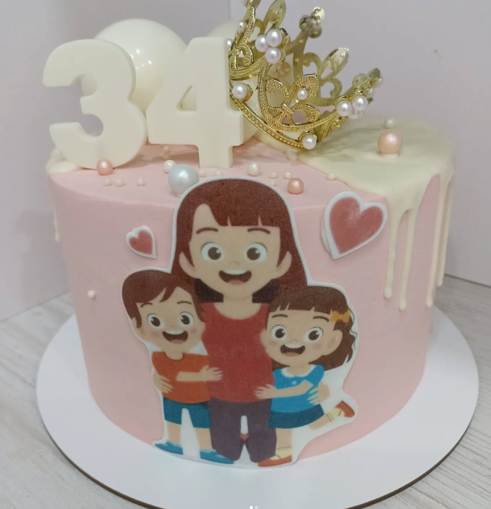 Tort Roz cu Print Familie, Coroană și Cifre