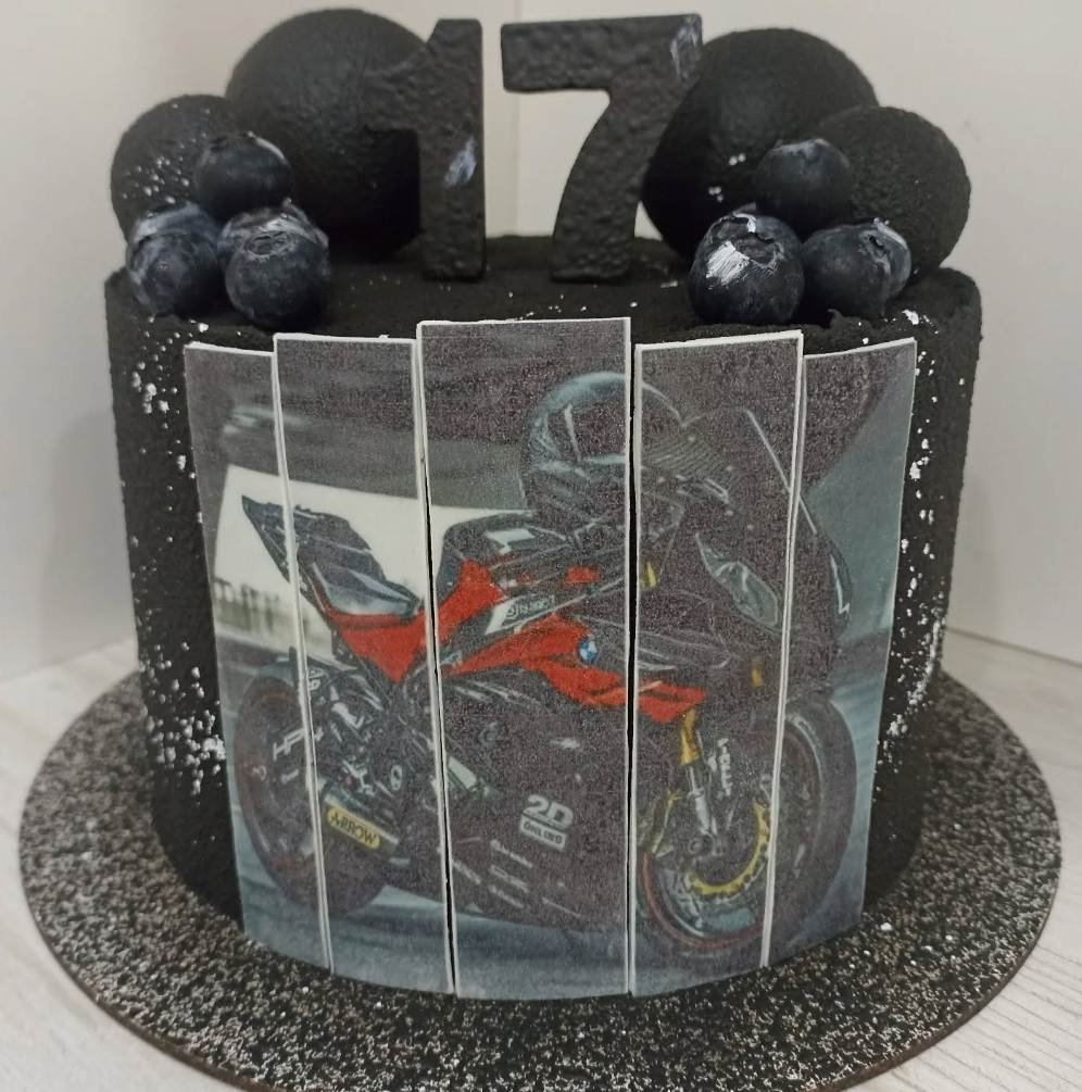 Tort Black Velvet cu Tematică Moto și Sfere