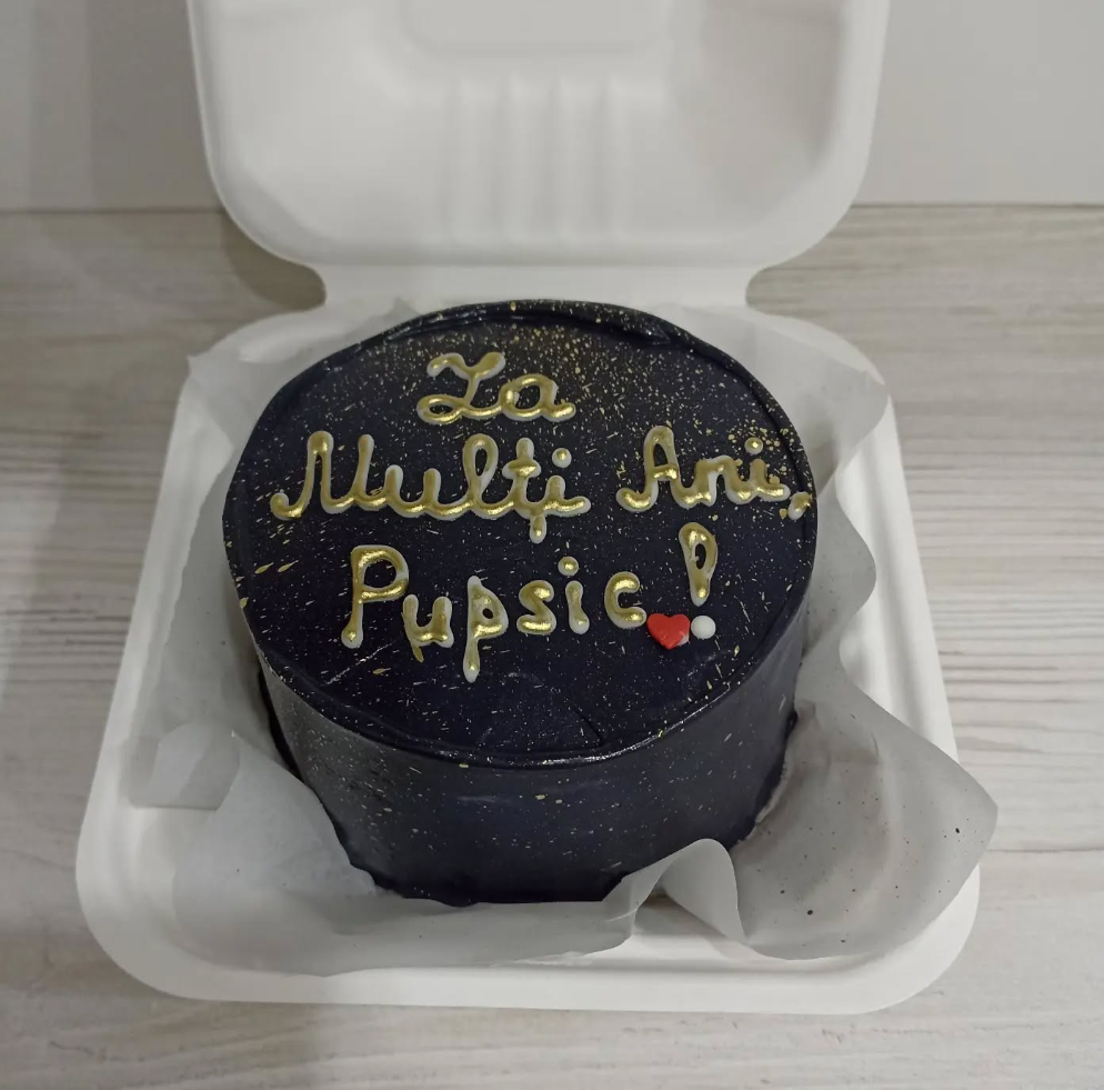Bento Cake cu Mesaj Aurit și Inimioară