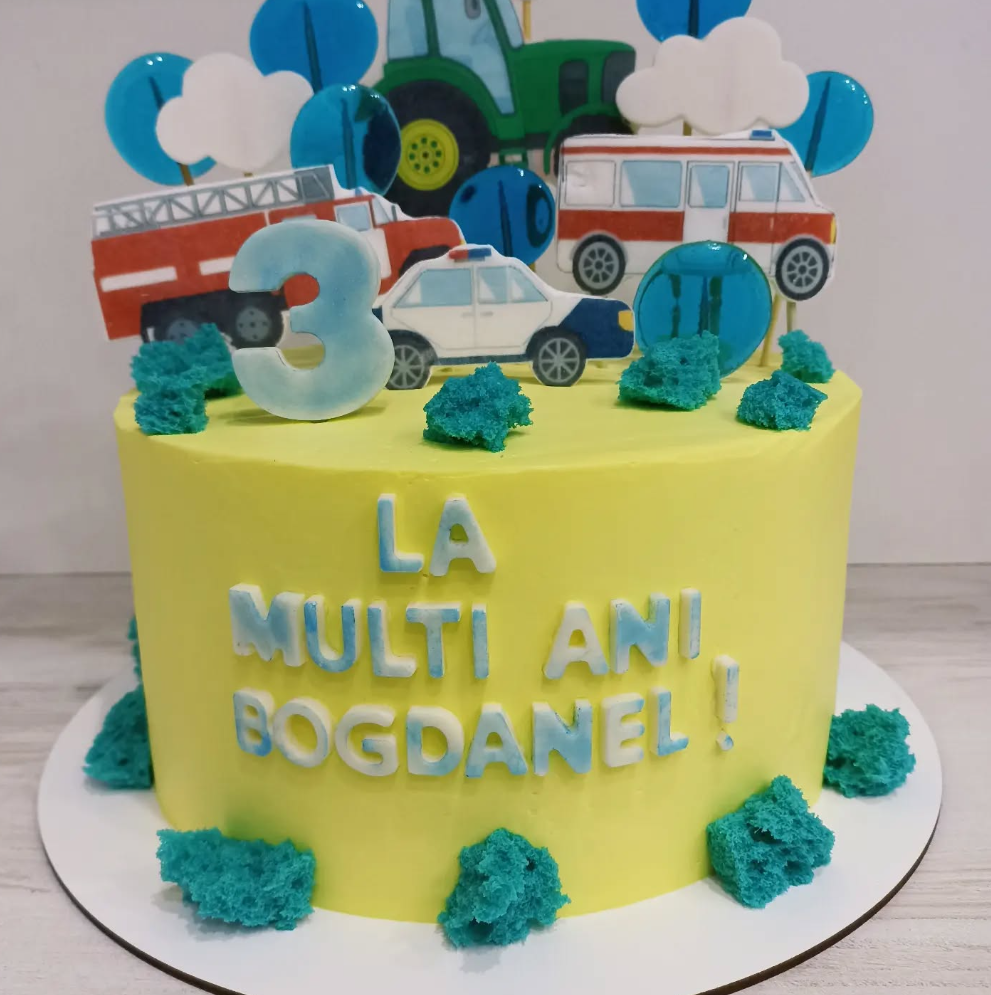 Tort Tematic Vehicule: Mașinuțe, Tractor și Mesaj Scris