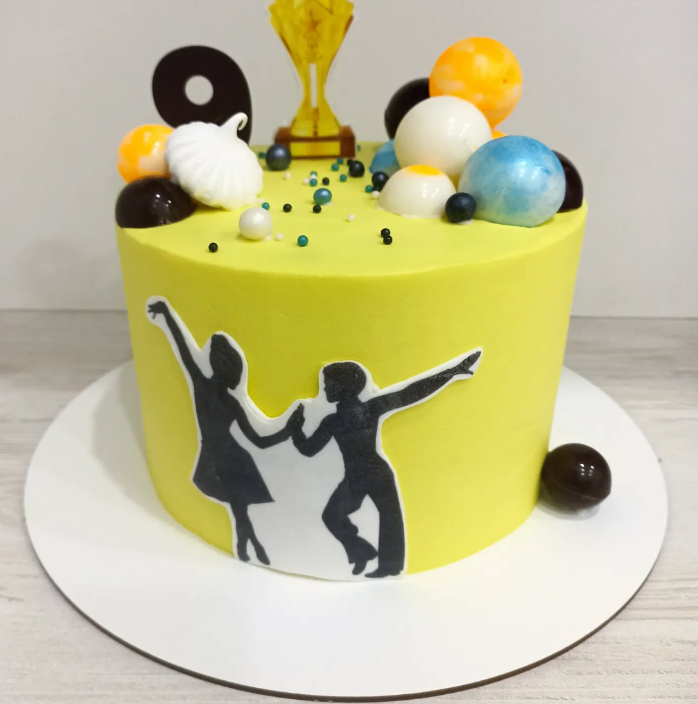 Tort Tematic Dans cu Sfere și Trofeu