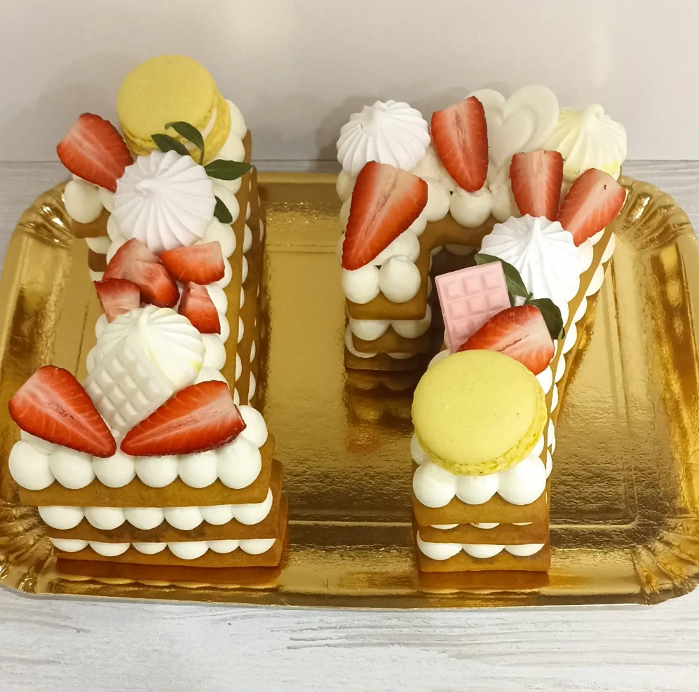 Tort Cifră (Number Cake) cu Miere și Fructe