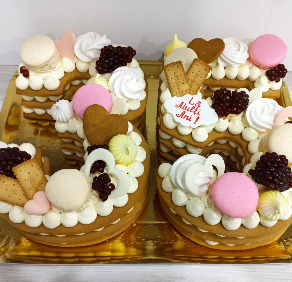 Tort Cifră 35 cu Macarons, Mure și Bezele