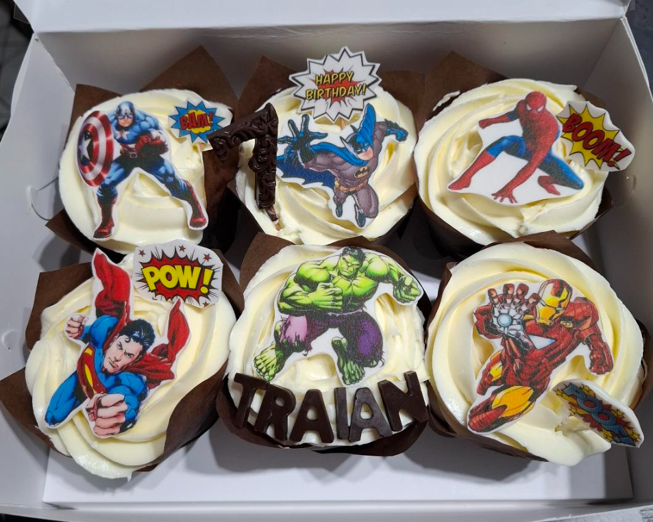 Set Cupcakes Supereroi cu Nume și Cifră