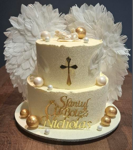 Tort Botez Etajat: Aripi Gigant, Cruce Aurie și Mesaj Personalizat