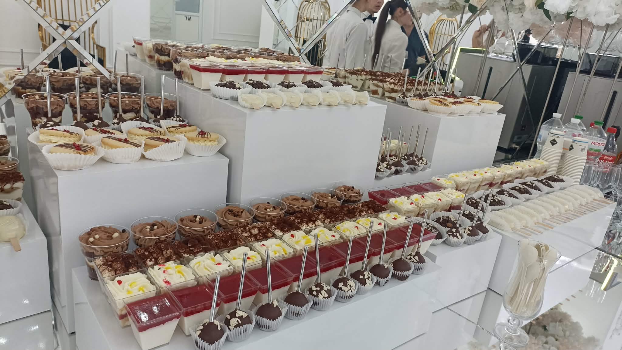 Candy Bar Premium - Selecție Festivă de Mini-Deserturi