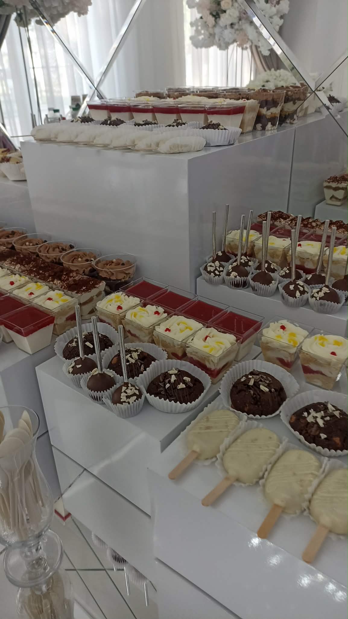 Candy Bar Premium cu Mini-Deserturi Asortate