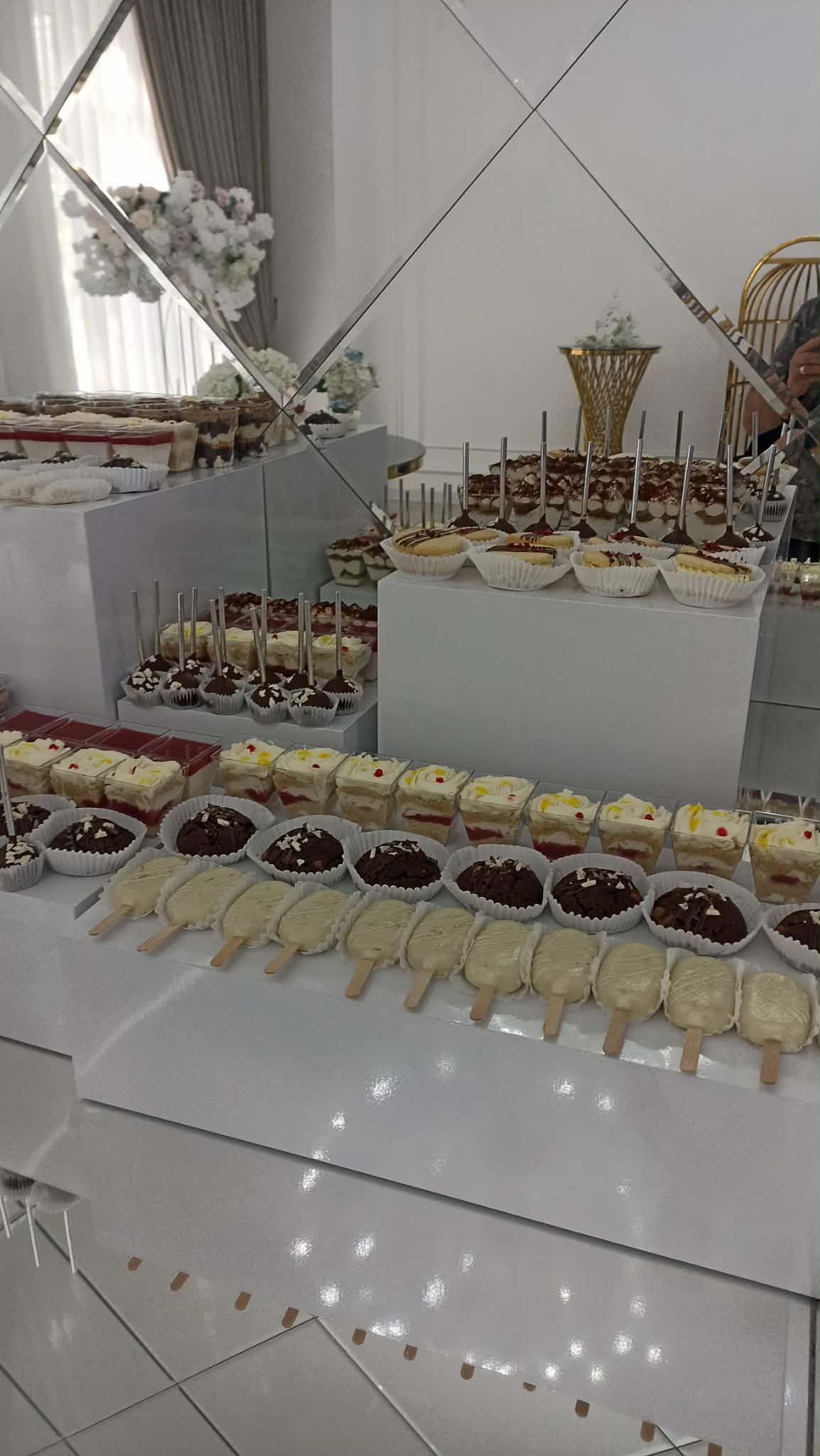 Candy Bar Premium cu Mini-Deserturi Asortate