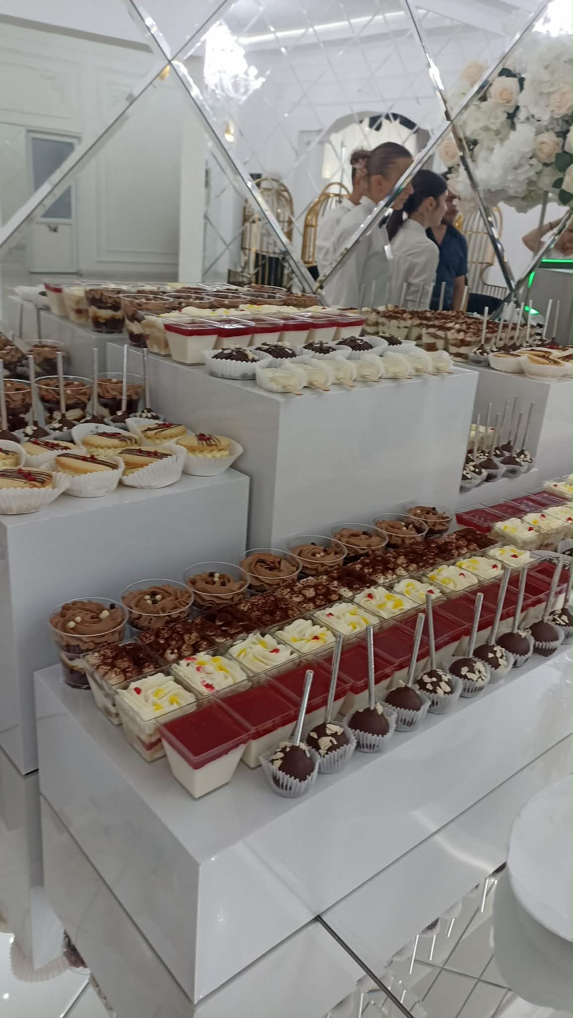 Aranjament Candy Bar Festiv - Selecție Premium