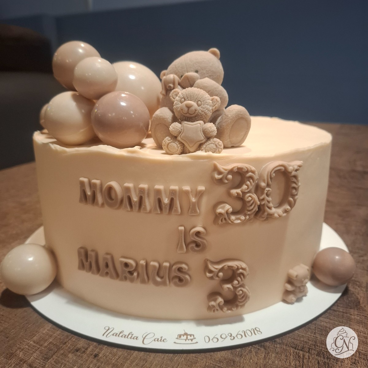 Tort Dual Aniversare: Ursuleți 3D, Sfere și Mesaj Volumetric