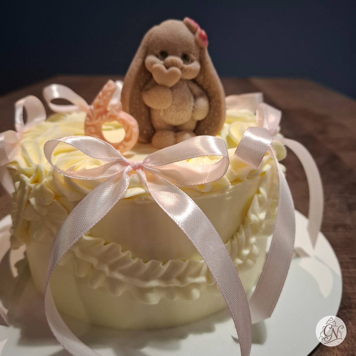 Tort Coquette cu Iepuraș 3D și Fundițe Satin