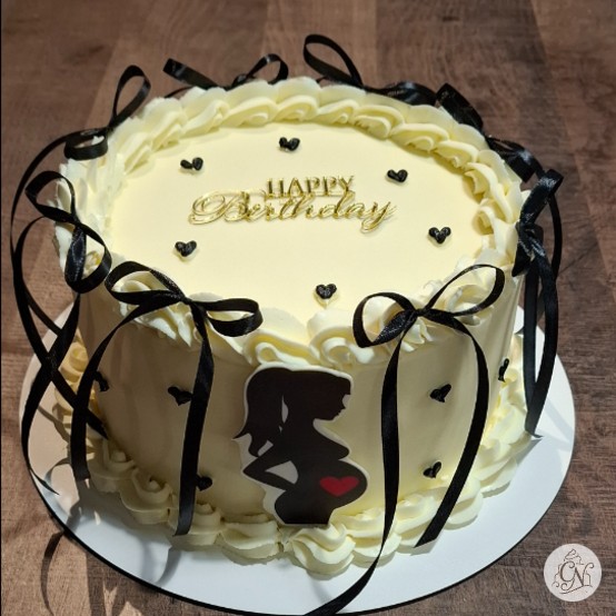 Tort Coquette pentru Viitoare Mămici cu Fundițe și Siluetă