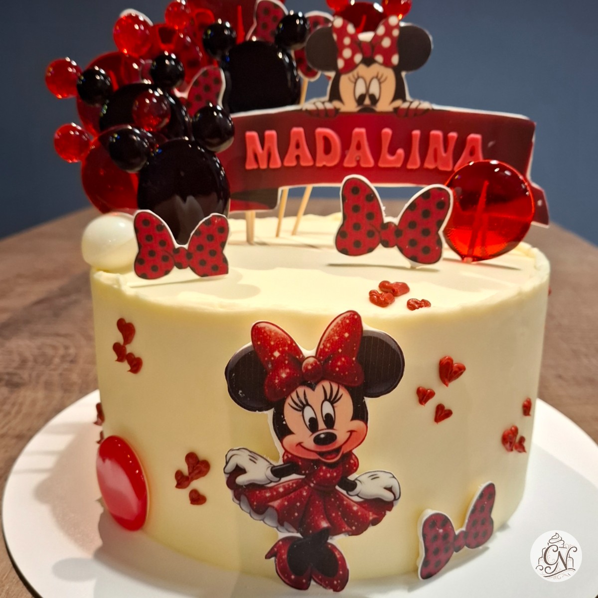 Tort Minnie Mouse cu Acadele și Banner Nume