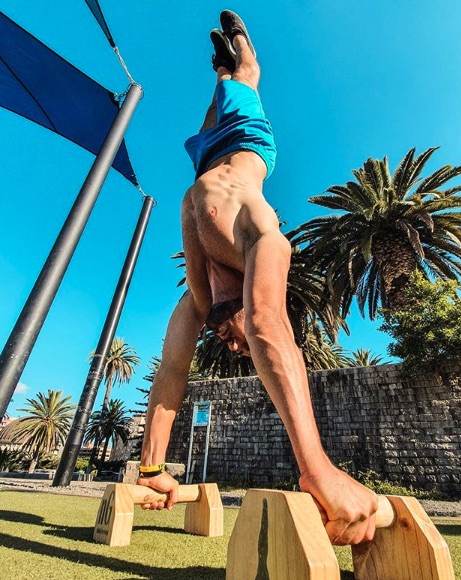 post cover Explaining the handstand by strenght plan
