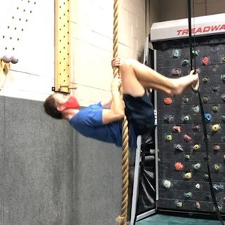 Advanced tuck front lever row rope climb