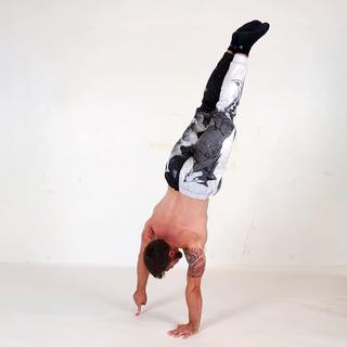 Handstand with 1 finger support