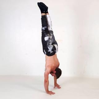 Handstand with 4 fingers support