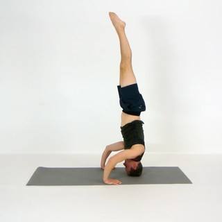 Tripod headstand