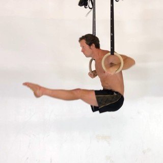 Rings l-sit muscle-up